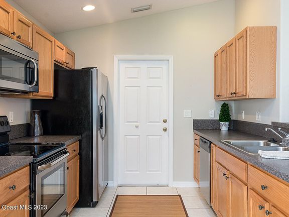 4th image of 22 E Avenue B