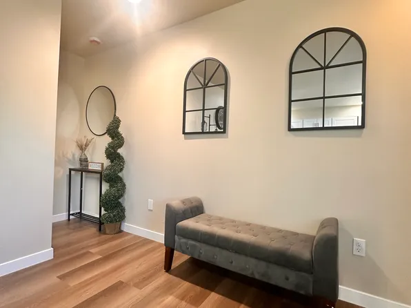 7636 Gentry Ave, North Hollywood, CA 91605