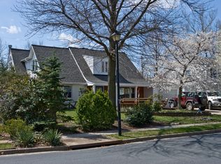 13105 Pennerview Ln, Fairfax, VA 22033