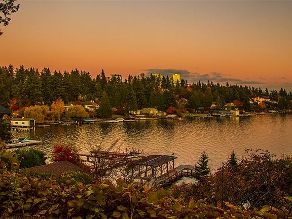 4th image of 520 Overlake Dr E