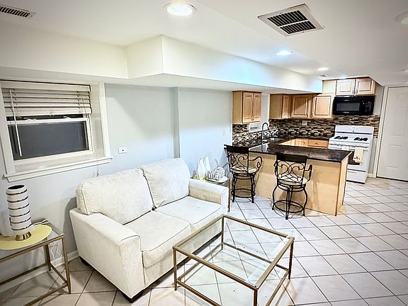 4th image of 2326 N Kostner Ave #G