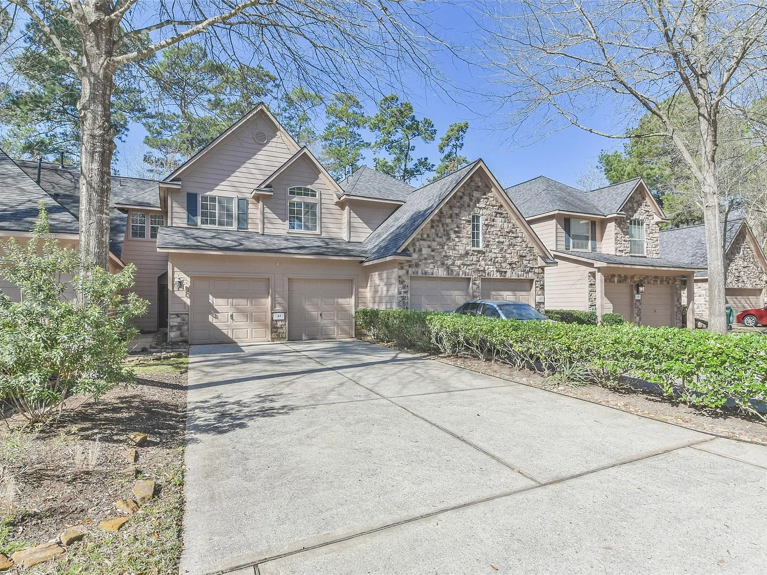 3 bed, 2.5 bath, 1689 sqft, $2,300 — Photo 2