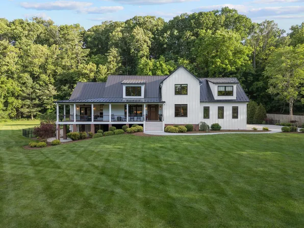 5820 Lakemont Dr, Roanoke, VA 24018