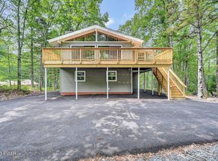 120 Stirrup Ln, Lords Valley, PA 18428