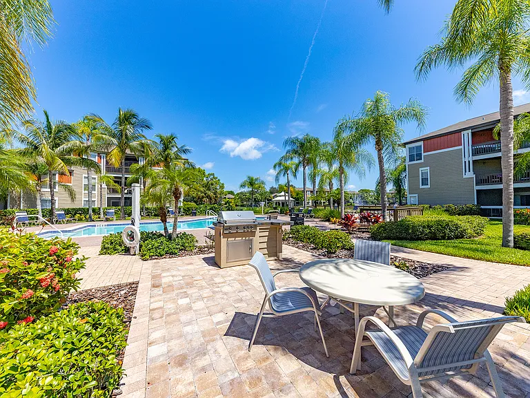Palm Cove Apartments — Photo 87