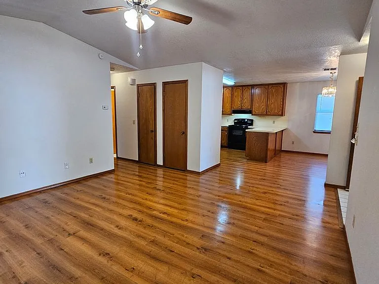 612 Springwood St — Photo 5