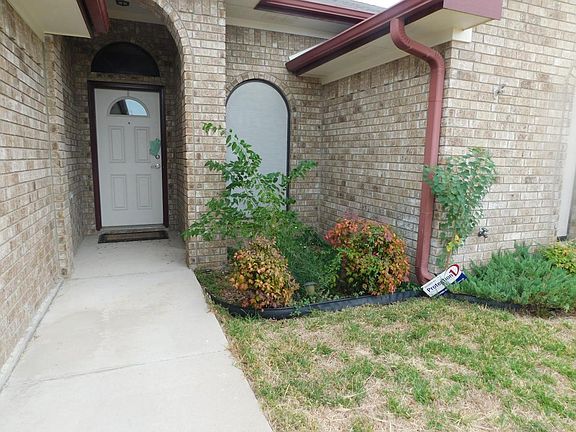 3rd image of 2504 Lavender Ln