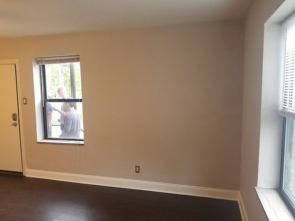5th image of 341 Des Peres Ave
