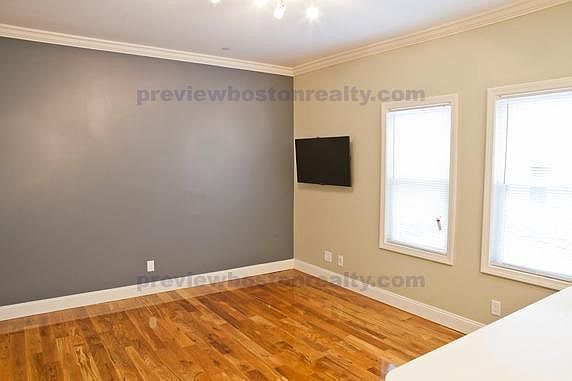 2nd image of 17 Imrie Rd #L2