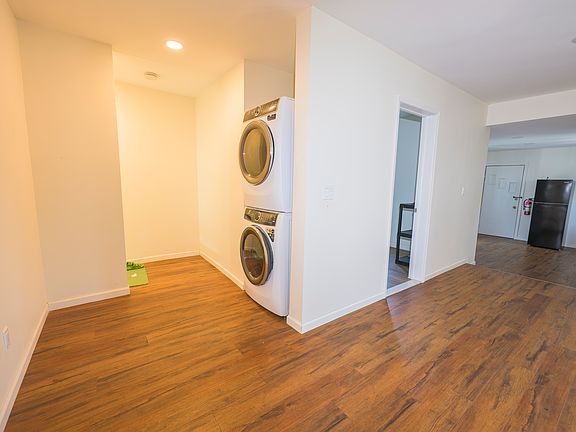 5th image of 75 Railroad Ave APT 2