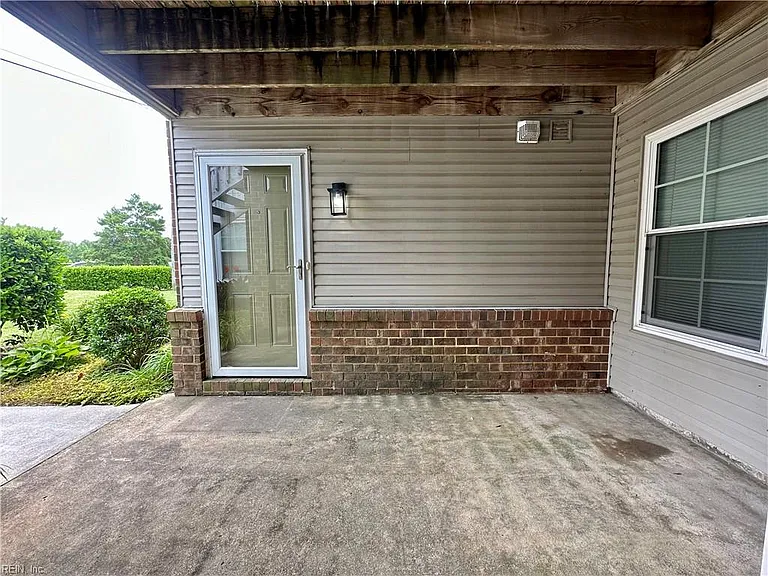 4044 Laurel Green Cir — Photo 4