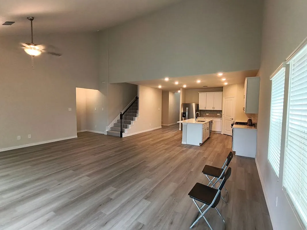 5 bed, 3.0 bath, 3060 sqft, $2,800 — Photo 4