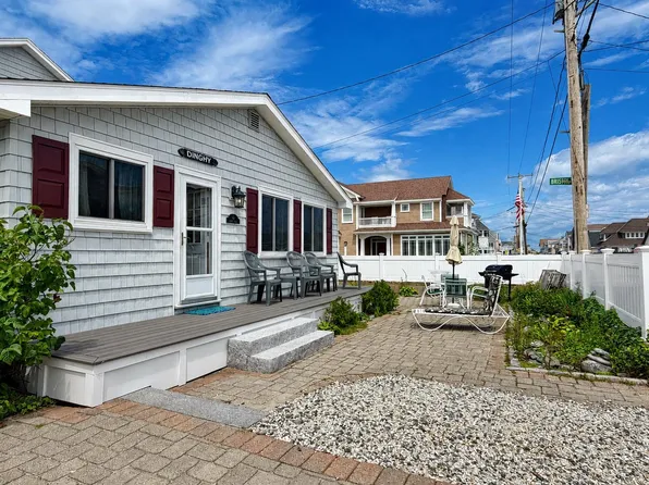 84 Ocean Dr, Seabrook, NH 03874