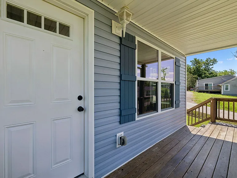 91 Valley View St — Photo 3