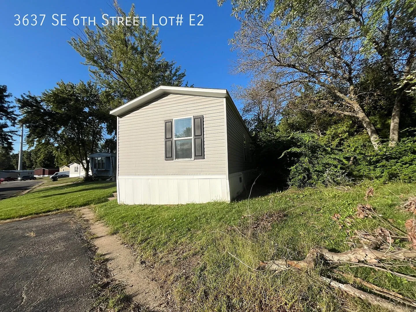 3637 SE 6th St — Photo 3