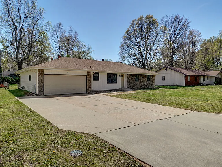 2558 W Village Ln — Photo 40
