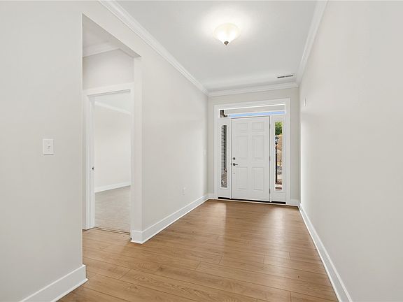 4th image of 1027 Lakeshore Dr
