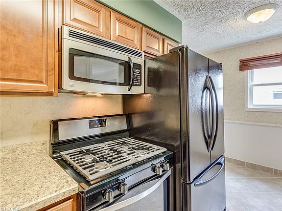 4th image of 205 Paul St