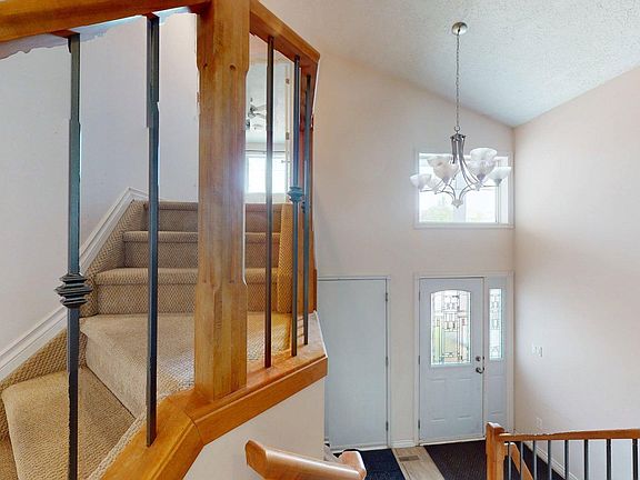 3rd image of 5129 1b Ave SW