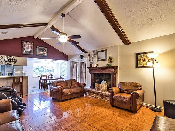4th image of 239 Blackwater Ln