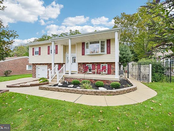 2nd image of 4625 Eden St