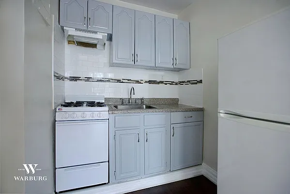 Rented by Warburg | media 8
