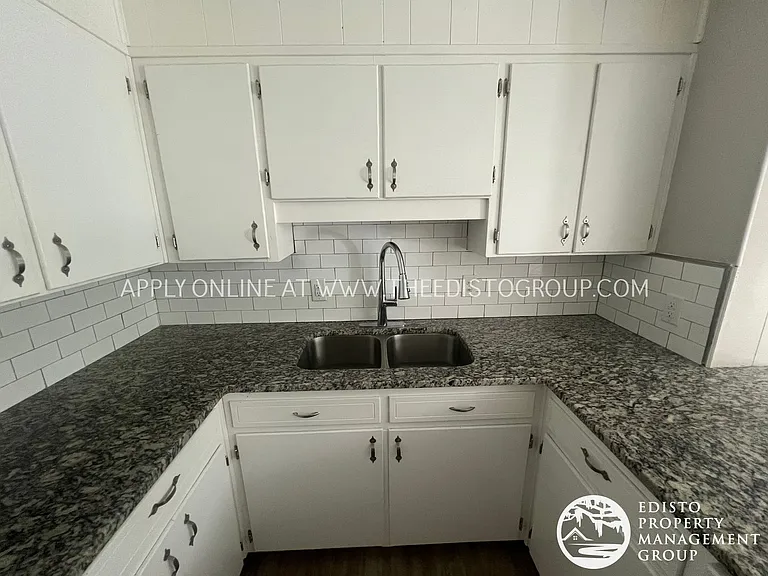 982-996 Hampton Dr NW — Photo 7