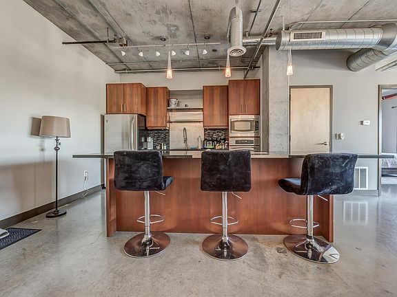 5th image of 4141 Pennsylvania Ave APT 406