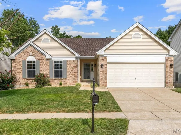 408 Coventry Trail Ln, Maryland Heights, MO 63043