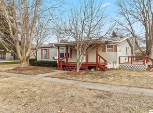 109 E Franklin St, Mount Sterling, IL 62353