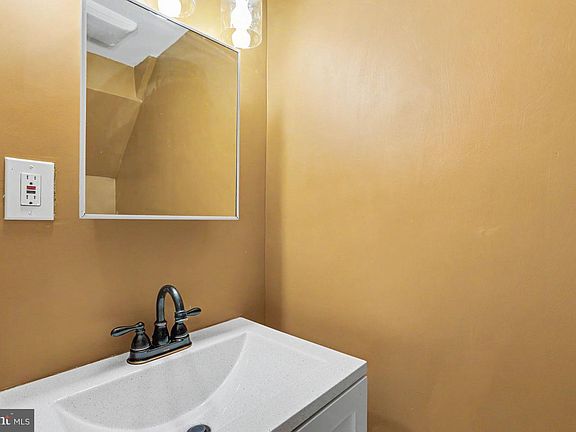 5th image of 7945 Eastdale Rd