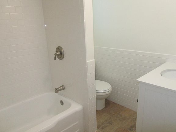 5th image of 2725 E Adams St