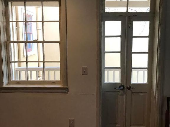 5th image of 819 Barracks St #B