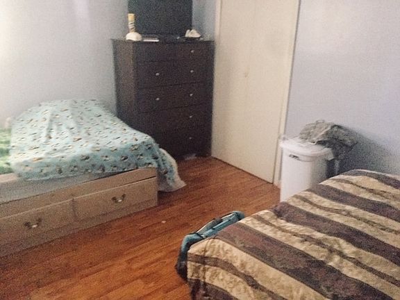 4th image of 223 Washington Sq APT A