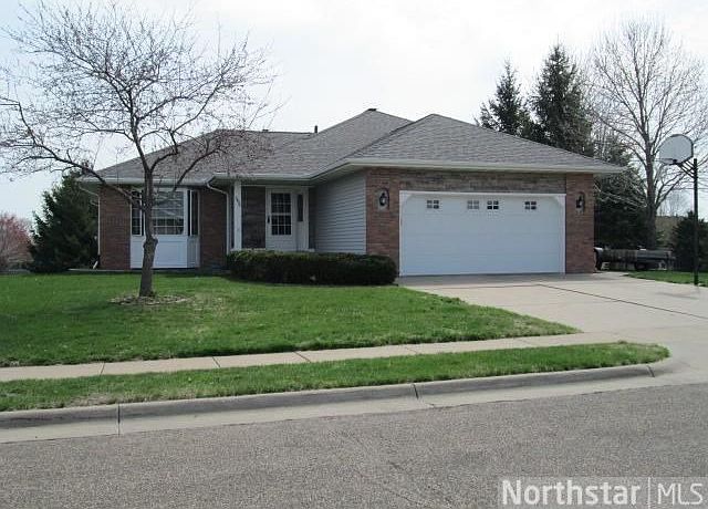 1st image of 1499 Erickson Dr
