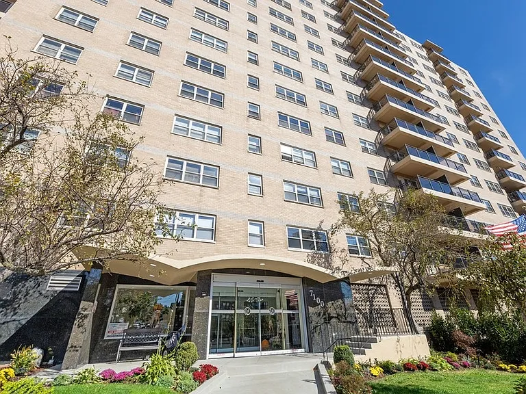 7100 Boulevard East #7 — Photo 1