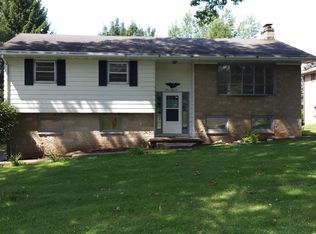 355 Sun Valley Dr, Leola, PA 17540