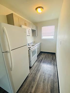 2nd image of 560 NW 7th St APT 101
