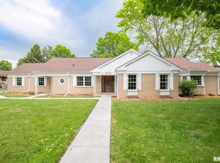 3210 N Elmcroft Ter, Peoria, IL 61604
