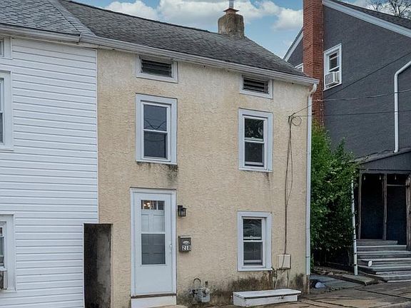 2nd image of 218 Ann St