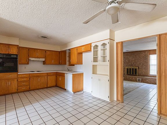 5th image of 2326 S 38th St