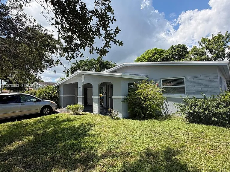 3631 NW 9th St — Photo 3