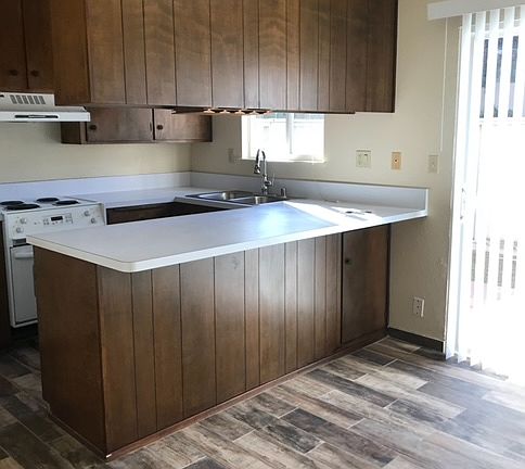 Big roomy kitchen with lots of storage (floor tile may vary)