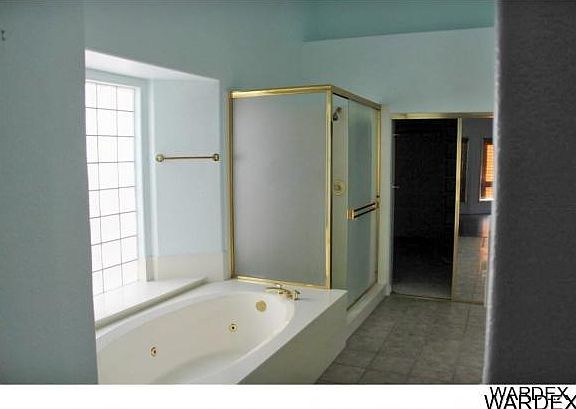 5th image of 623 Country Club Dr