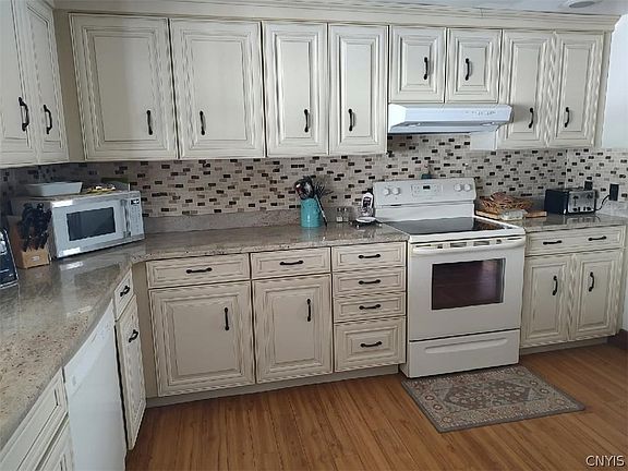 4th image of 8022 W Leyden Rd