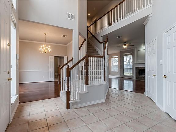 3rd image of 405 Graywood Ct