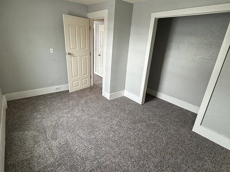858 Kalamazoo Ave SE — Photo 14