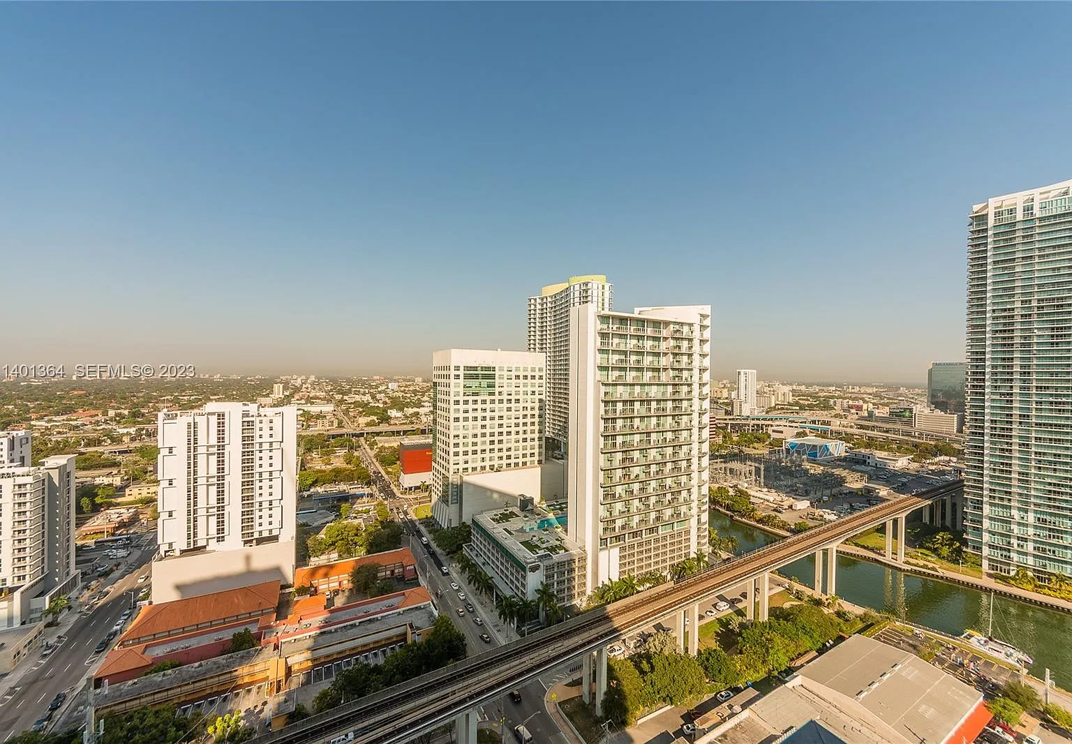 1 bed, 1.5 bath, 883 sqft, $4,300 — Photo 3