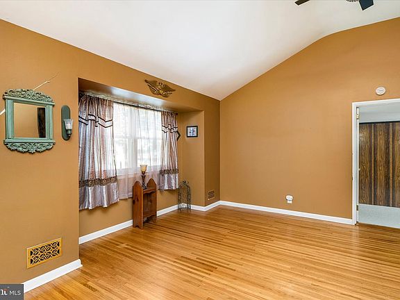 4th image of 27 Lakeview Dr