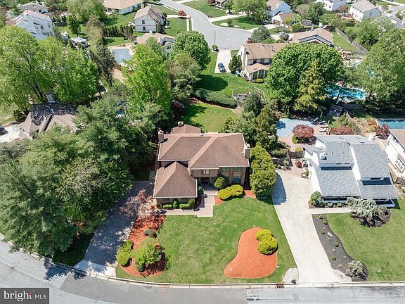 2nd image of 29 Fairhaven Dr